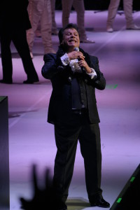 Juan Gabriel performs to the crowd during his "Bienvenidos al Noa Noa Tour" in MSG